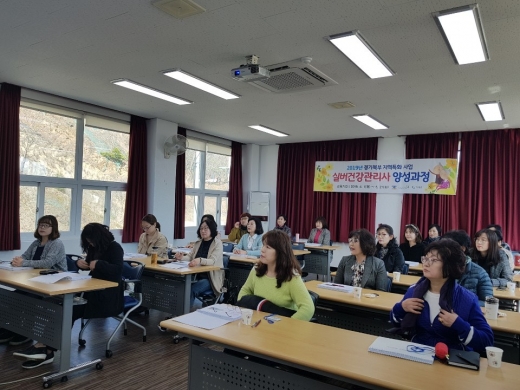 가평군 '실버건강관리사 양성과정' 진행 모습. / 사진제공=가평군청