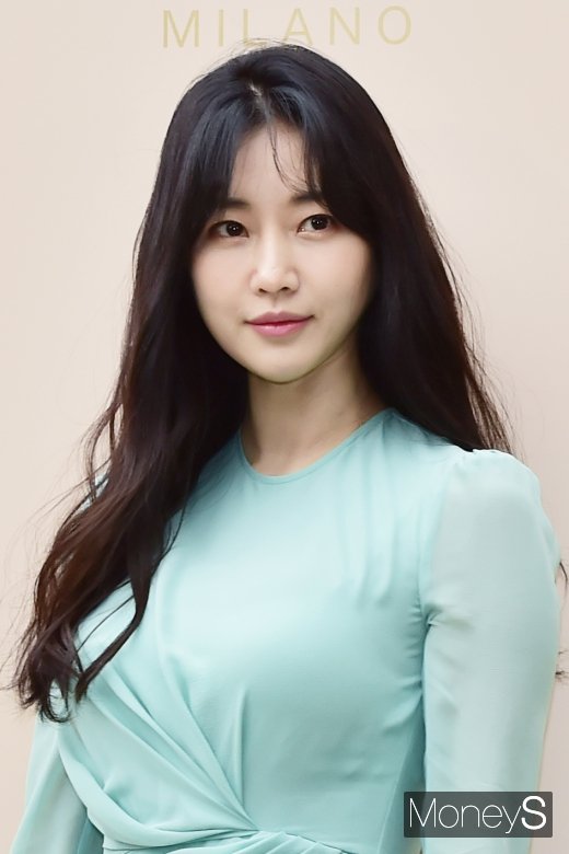 [머니S포토] 김사랑, '나이 잊은 청순 비주얼'