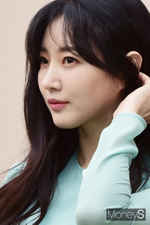 [머니S포토] 김사랑, '봄에 만난 청순 여신'