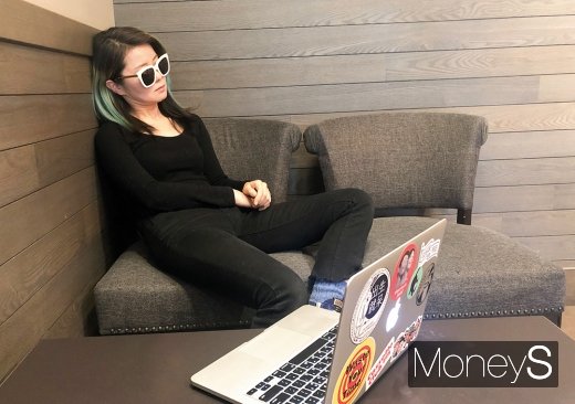 웁쓰양컴퍼니의 대표 겸 예술가인 ‘웁쓰양’. /사진= 한아름 기자