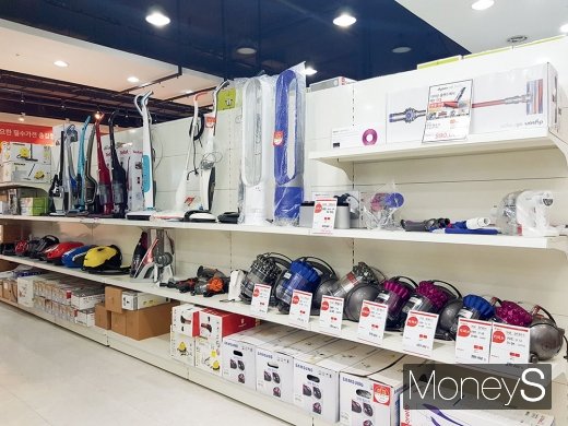 서울 가산디지털단지에 위치한 리퍼브매장 올랜드아울렛 내부. /사진=류은혁 기자