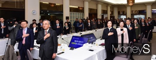 [머니S포토] 제10차 일자리위원회 개최