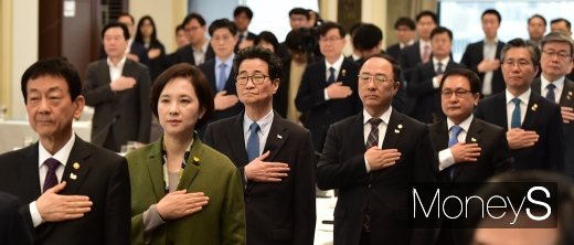 [머니S포토] 국무회의 방불케하는 제10차 일자리위원회