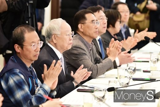 [머니S포토] 제10차 일자리위원회, 한자리에 모인 노사