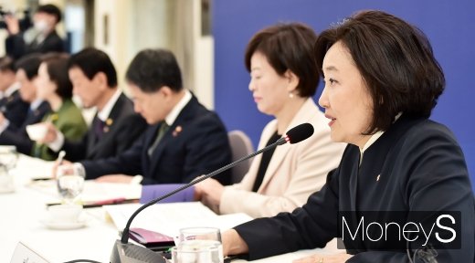 [머니S포토] 제10차 일자리위원회 합류한 박영선 중기부 장관
