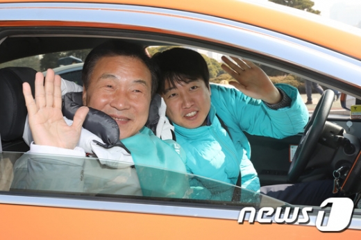 손학규 바른미래당 대표(왼쪽)과 이준석 당 최고위원. /사진=뉴스1