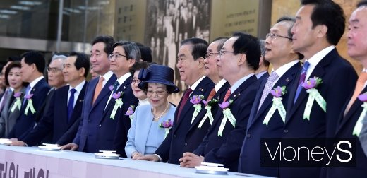 [머니S포토] 임시의정원 개원 100주년 기념, 5부요인·정당 지도부 한자리에