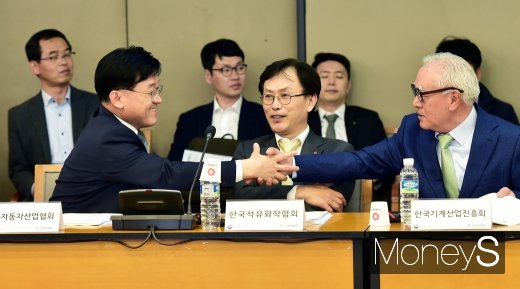 [머니S포토] 민관합동 수출전략 조정회의, 한마음 한뜻으로...