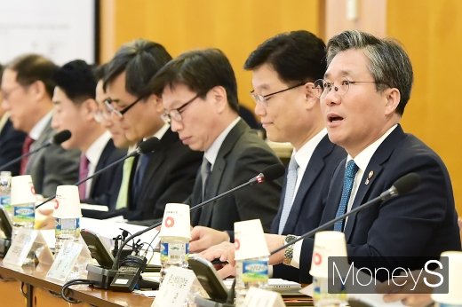 [머니S포토] 성윤모 장관, 