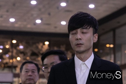 [머니S포토] '눈 감은 로이킴'