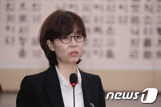 이미선 헌법재판소 재판관 후보자가 10일 서울 여의도 국회 법제사법위원회 전체회의장에서 열린 인사청문회에 출석해 인사말을 하고 있다. /사진=뉴스1