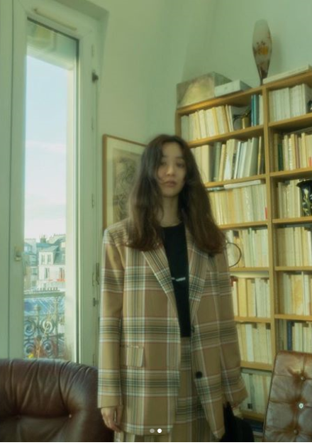 스튜디오 톰보이 체크 재킷/사진=배우 정려원 인스타그램