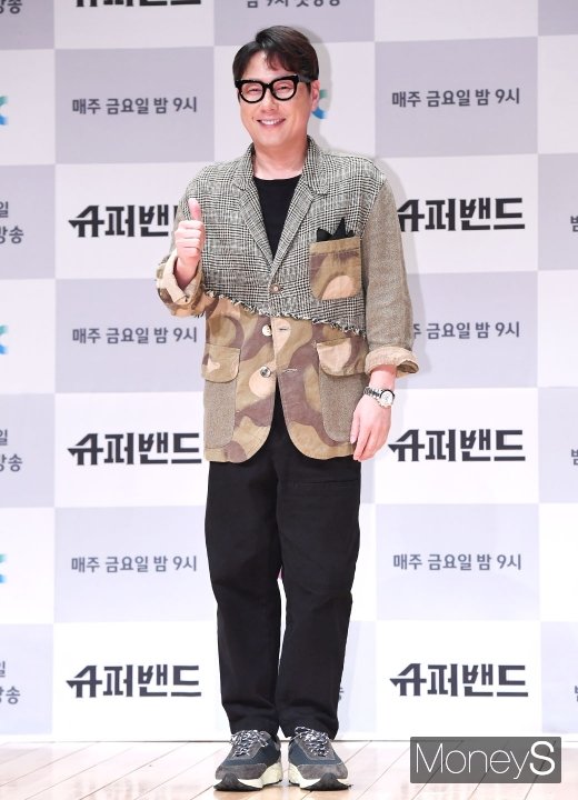 [머니S포토] 윤종신, 독특한 재킷 패션