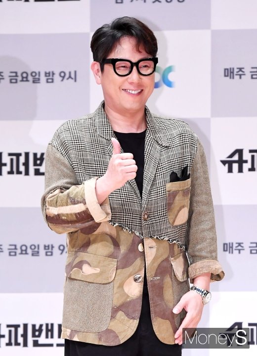 [머니S포토] 윤종신 '멋진 엄지척'