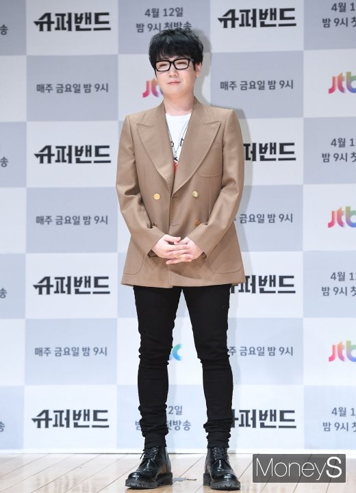 [머니S포토] 넬 김종완, 콘서트 연상시키는 패션