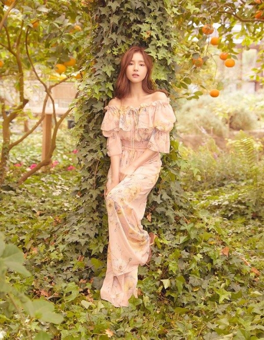 [★화보] 신세경, 숲 속 요정 같은 여성스러운 패션