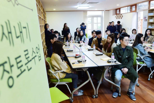 수원시가 공직자 인재양성 프로젝트인 ‘새내기 공직자 성장토론 수업’을 시작한다. / 사진제공=수원시