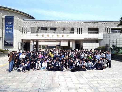 김포시가 전국 최초로 관내 중·고등학교 학생들에게 수학여행 비용을 지원하기로 결정하고 그 첫 사례로 양곡고등학교 수학여행 참여 학생 전원에게 수학여행비를 지원한다./사진제공=김포시청