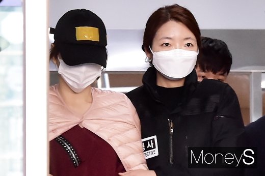 [머니S포토] 검찰로 송치되는 남양유업 창업주 외손녀