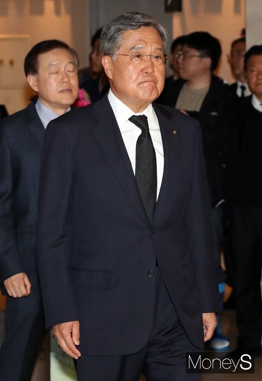[머니S포토] 조양호 회장 빈소 들어서는 방상훈 조선일보 사장