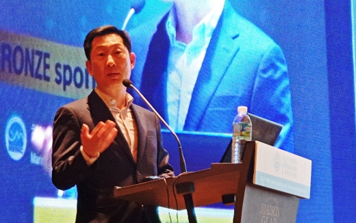 고한승 삼성바이오에피스 사장이 '2019 한국생물공학회 춘계학술대회 및 국제 심포지엄'에서 국내외 바이오 업계 전문가들을 대상으로 특강을 진행하고 있다. /사진=삼성바이오에피스