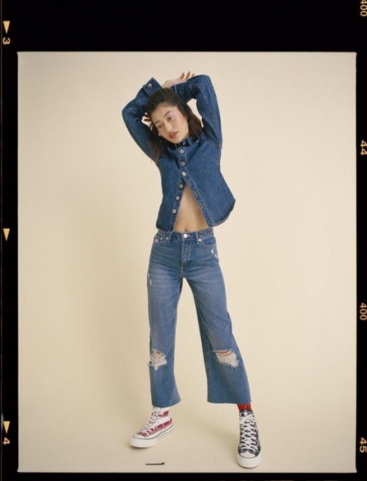 컨버스, J.W.앤더슨과 함께 척70 실루엣 완성 콜라보레이션 스니커즈 출시