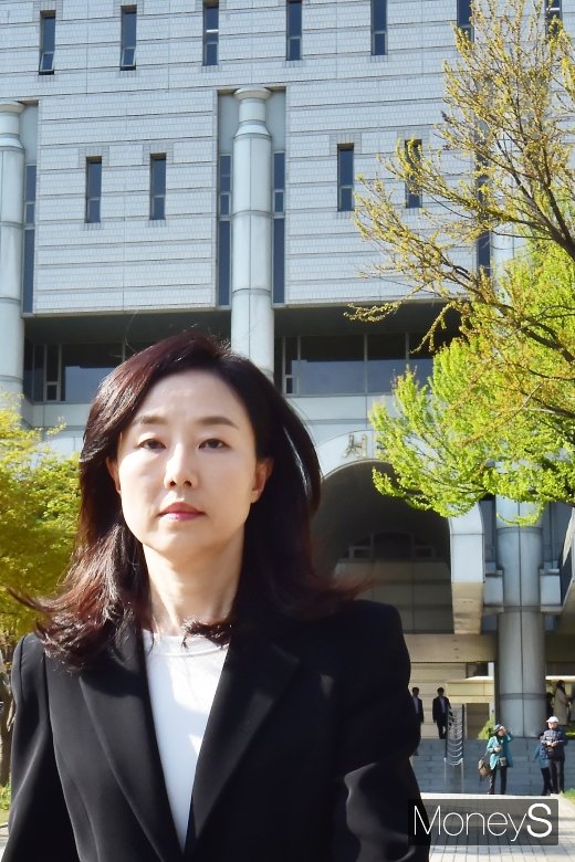 [머니S포토] 법원 나서는 조윤선, 2심 역시 유죄