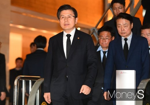 [머니S포토] 고 조양호 회장 빈소 찾은 황교안 대표