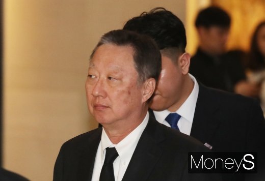 [머니S포토] 빈소 찾은 박용만 두산인프라코어 회장