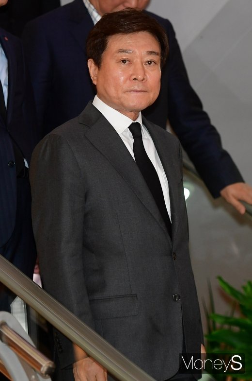 [머니S포토] 조양호 빈소 찾은 소진세 롯데그룹 사회공헌위원장