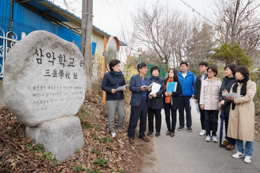 용인시의회 의원연구단체 '용인독립만세운동 100주년 탐험대'는 지난 10일 ‘용인 독립운동가와 임시정부’를 주제로 한 독립운동가 유적지 현장 실태조사를 실시했다고 11일 밝혔다. /사진제공=용인시의회