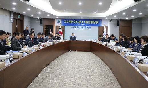 농업·농촌 및 식품산업 정책심의회(좌측부터 이현희 평택산림조합장, 정장선 평택시장, 이계필 안중농협조합장). / 사진제공=평택시