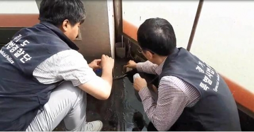 특사경의 폐수배출시설 점검모습. / 사진제공=경기도 