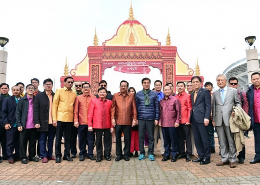 지난 14일 열린 2019 캄보디아 쫄츠남 축제에서 윤화섭 안산시장(앞줄 다섯번째)이 참석자들과 자리를 함께했다. / 사진제공=안산시