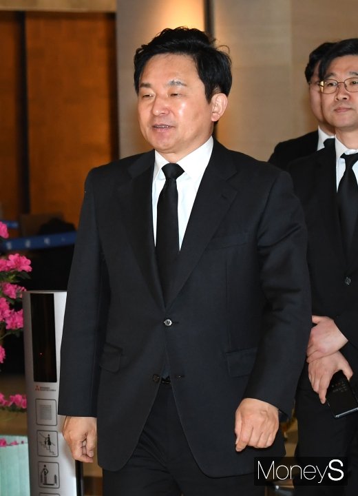 [머니S포토] 고 조양호 회장 빈소 찾은 원희룡 제주도지사