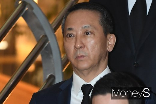 [머니S포토] 고 조양호 회장 빈소 들어서는 권영수 LG그룹 부회장