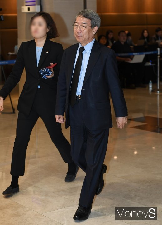 [머니S포토] 고 조양호 회장 빈소 들어서는 정운찬 KBO 총재