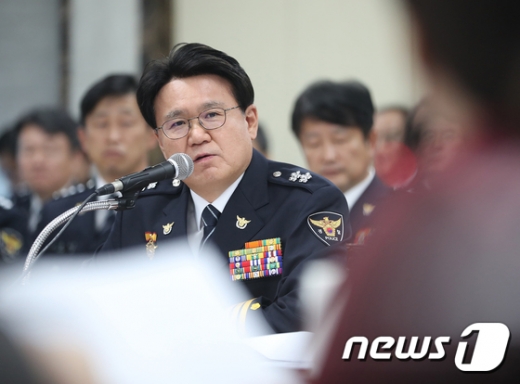 황운하. 대전지방경찰청장. 황운하 대전지방경찰청장이 최근 검찰의 울산경찰청 압수수색에 대해 “검찰이 수사권과 기소권을 독접하고 있는 힘을 과시하고 있다”며 분노했다. /사진=뉴스1