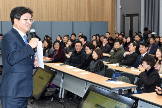 지난해 12월 열린 참시민토론회. / 사진제공=수원시
