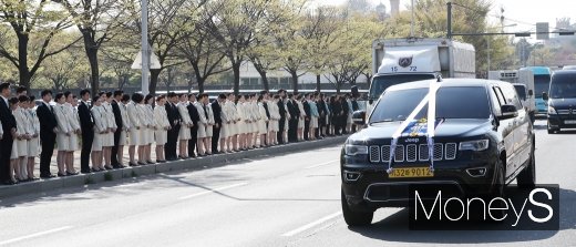 [머니S포토] 70년 비행 마치고 떠나는 조양호 회장