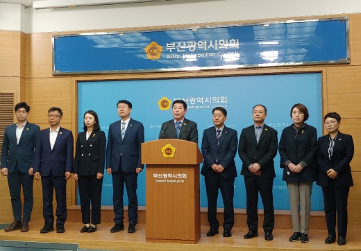 박재호 국회의원, 박재범 남구청장 등이 부산시의 남구 부산외대 부지 매입을 촉구했다./사진제공=부산시