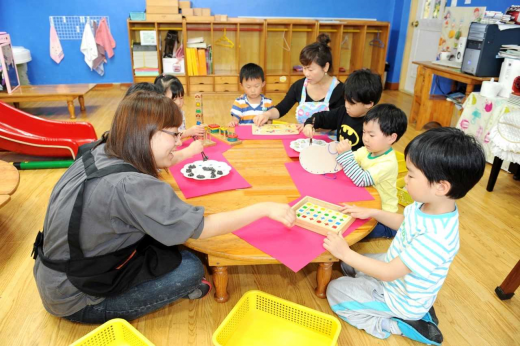하남시(시장 김상호)는 이달부터 보육환경 개선을 위해 관내 모든 어린이집에 대한 공기청정기 렌탈비와 조리원 인건비, 통학차량 유아보호용 장구에 대한 지원을 확대한다고 15일 밝혔다. / 사진제공=하남시