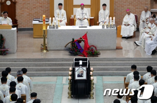16일 오전 전북 전주시 전주중앙성당에서 '임실 치즈의 아버지' 故 지정환 신부의 장례미사가 치러지고 있다. /사진=뉴스1