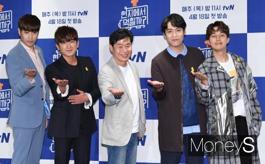 [머니S포토] 에릭·이민우·이연복·존박·허경환 '4.16 세월호 배지 달고~'