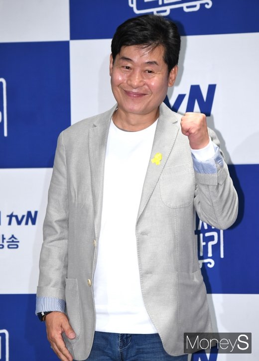 [머니S포토] 이연복 '현지에서 먹힐까 파이팅!'