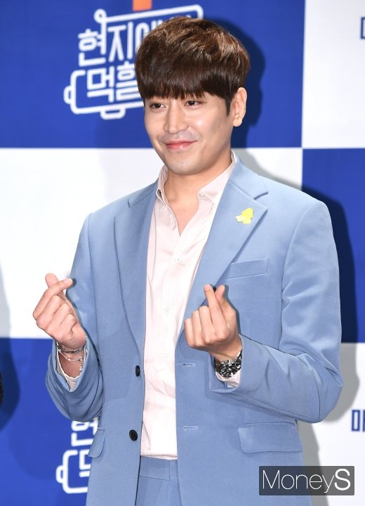 [머니S포토] 신화 에릭 '여심 흔드는 하트'