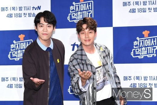 [머니S포토] 존박·허경환 '서빙 담당'