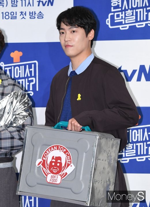 [머니S포토] 존박 '철가방 담당'
