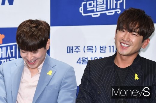 [머니S포토] 신화 에릭·이민우 '웃는 모습이 닮았네~'