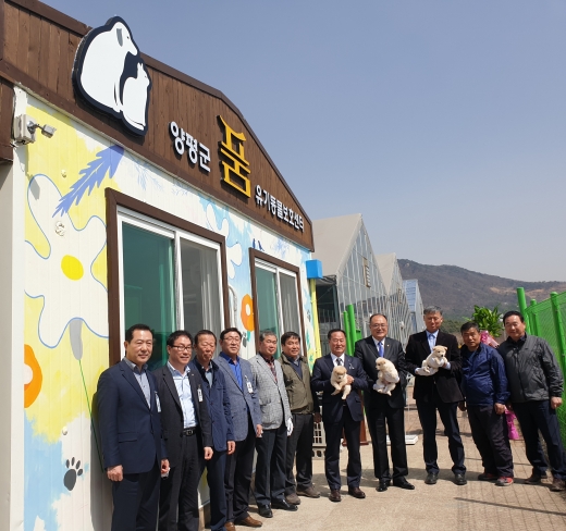 지난 15일 양평군은 유기동물보호센터 ‘품’을 개설하고 현판 제막식을 열었다. / 사진제공=양평군청